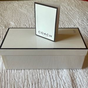 Coach in the box Cindi 10 M. Canvas exterior with sateen bow. Leather inside